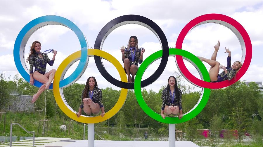 Ginastas brasileiras mostram medalhas conquistas nas Olimpíadas de Paris