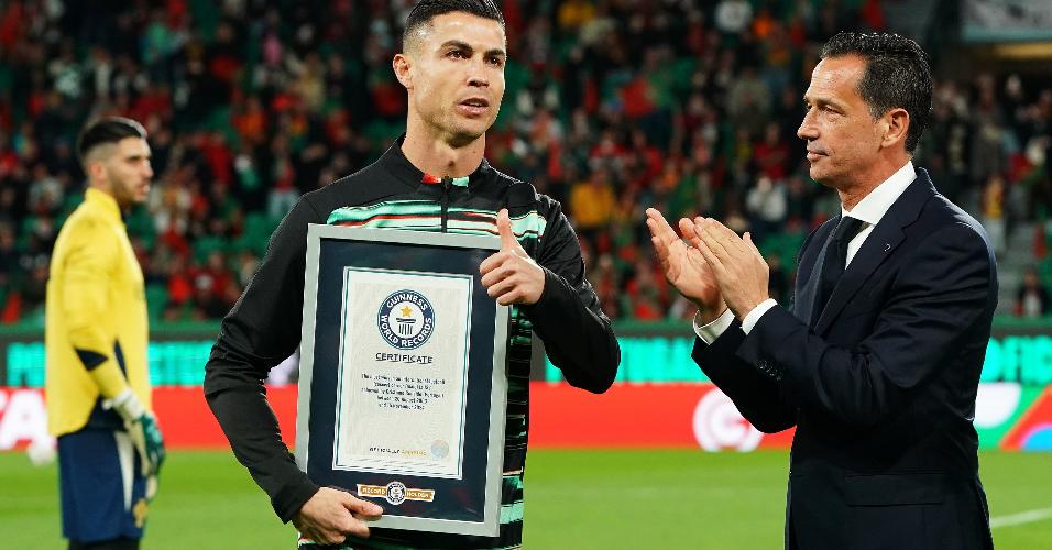 Cristiano Ronaldo recebe homenagem do Guinness World Records antes de Portugal x Dinamarca