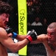 Barcelos d&aacute; show, mas sofre les&atilde;o e perde para Rosas na luta principal do UFC 121