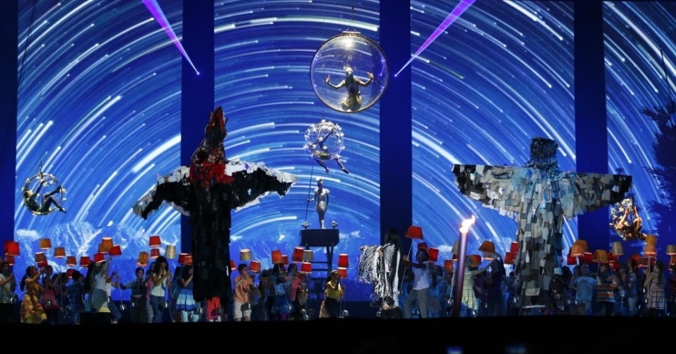 Cirque du Soleil faz apresentação durante abertura dos Jogos Pan-Americanos