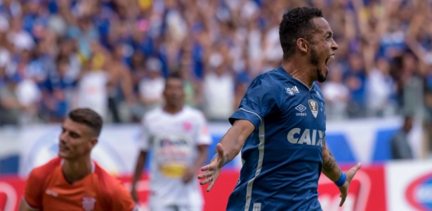 Rafinha comemora gol do Cruzeiro contra o Villa Nova pelo Campeonato Mineiro - Washington Alves/Light Press/Cruzeiro