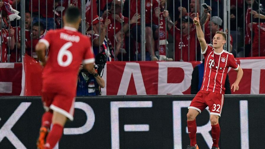 Kimmich comemora o seu gol com o Bayern de Munique - JAVIER SORIANO/AFP PHOTO