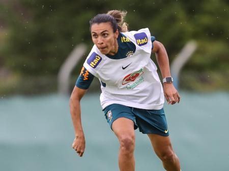 Mundial de Clubes feminino com 12 times entra na pauta em novo calendário -  23/12/2021 - UOL Esporte