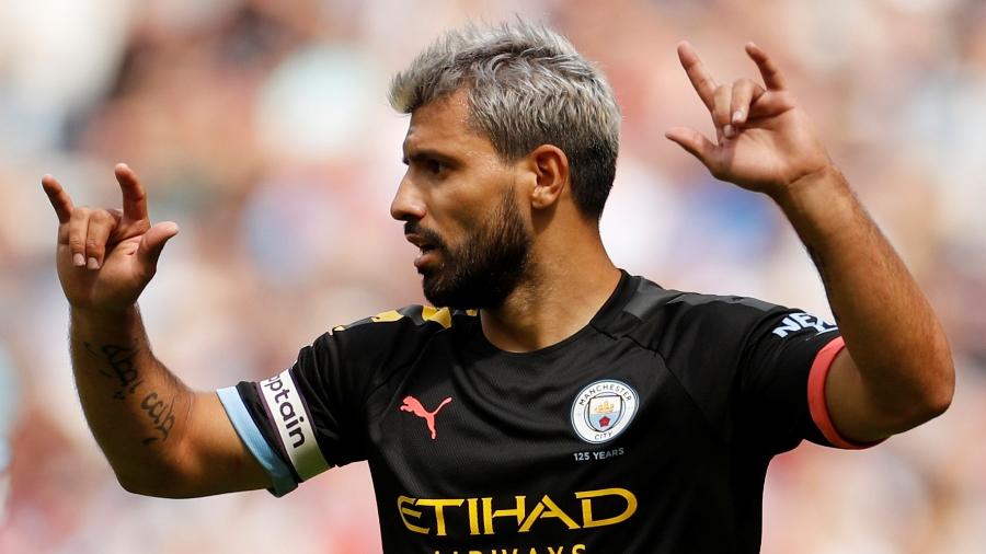 Agüero comemorando gol do Manchester City  - Reuters/John Sibley 