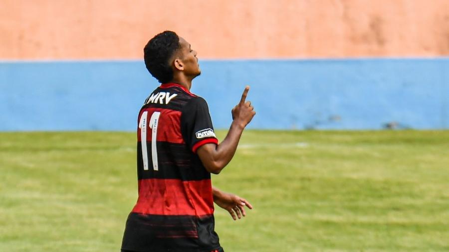 Samuel, atacante do Sub-20 do Flamengo, celebra gol sobre o Nova Iguaçu - Alexandre Neto/fotodojogo