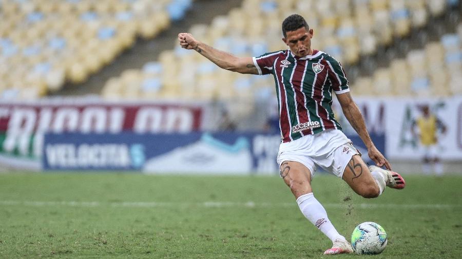Danilo Barcelos está fora dos próximos três jogos do Fluminense pela Copa do Brasil e Brasileirão - Lucas Merçon/Fluminense FC