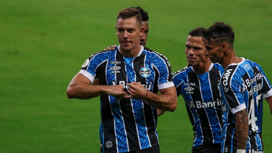 Churín comemora após marcar pelo Grêmio diante do Atlético-GO, pelo Brasileirão 2020 - Fernando Alves/AGIF