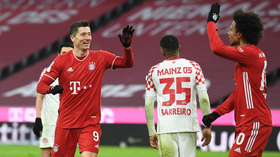 Lewandowski comemora gol em vitória do Bayern de Munique por 5 a 2 sobre o Mainz 05, na Allianz Arena - Andreas Gebert/AFP