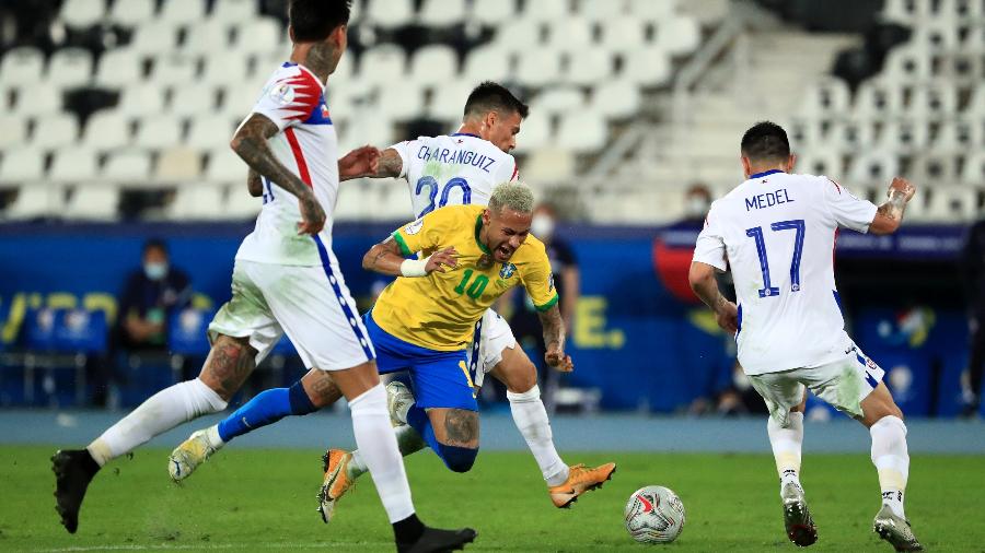 Mesmo com um a menos, Brasil usou talento de Neymar para se manter no ataque contra o Chile - Buda Mendes/Getty Images