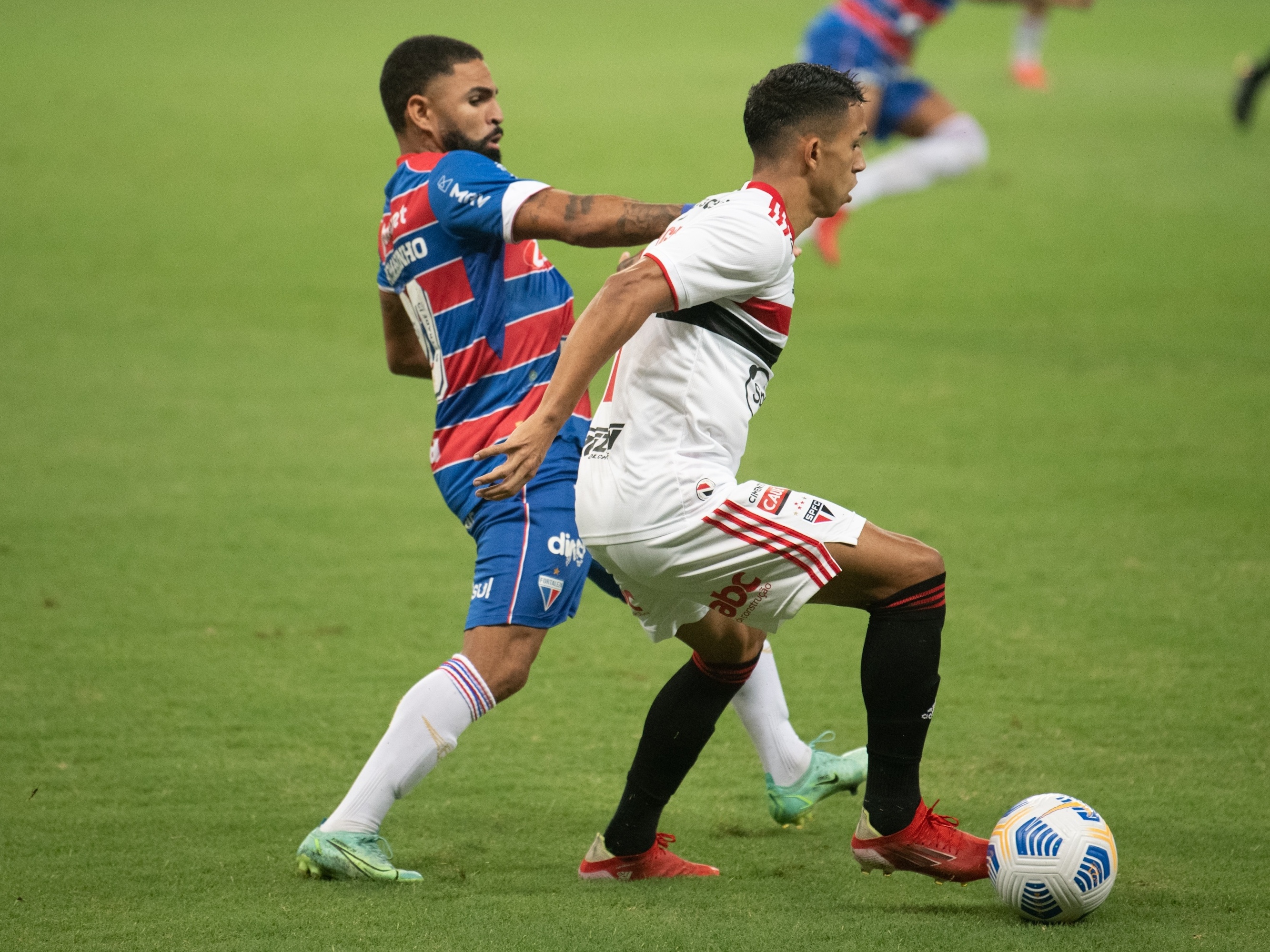 Atuações do São Paulo: Luciano entra bem, mas não consegue empate; Orejuela  vai muito mal, são paulo