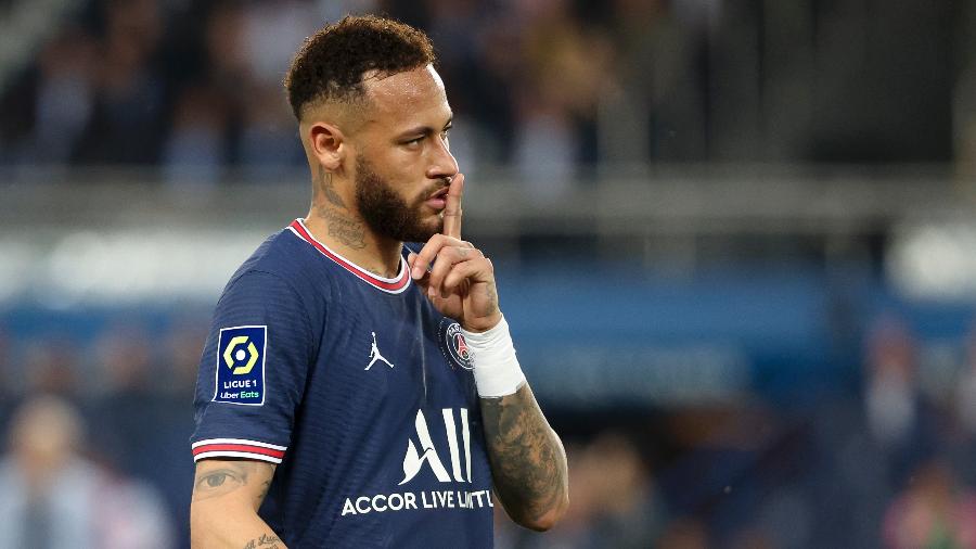 Neymar comemora gol, depois anulado, do PSG contra o Troyes - John Berry/Getty Images