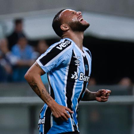 Guilherme, do Grêmio, lamenta chance perdida 