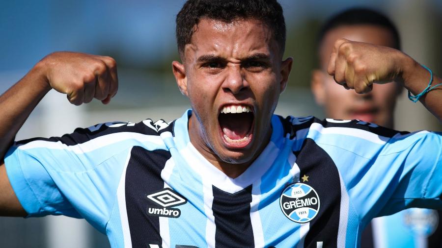 Lucas Caniggia, atacante do time sub-17 do Grêmio, gosta do apelido - Renan Jardim/Grêmio FBPA