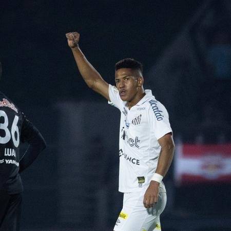 Ângelo comemora gol do Santos contra o Bragantino - Diogo Reis/AGIF