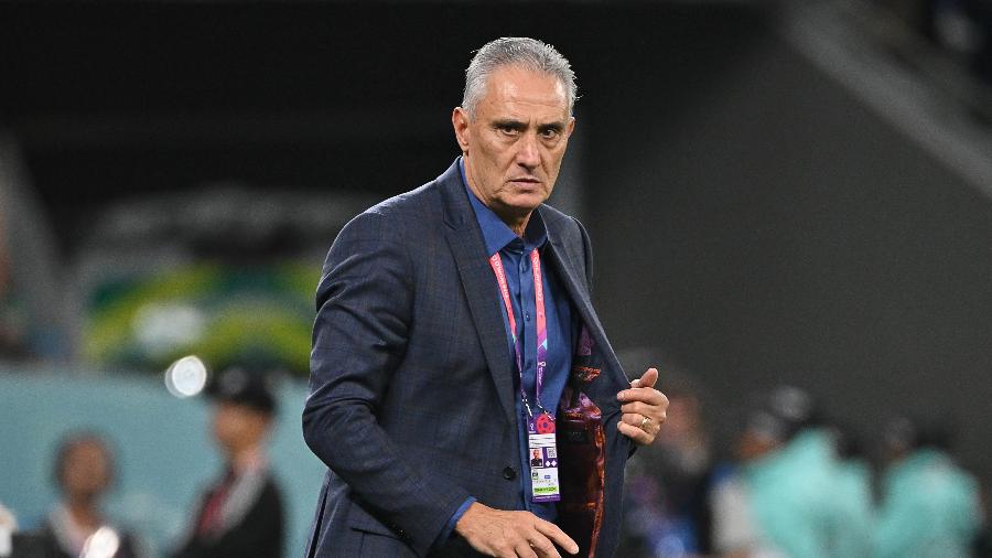 Tite durante a partida entre Brasil e Croácia, pelas quartas de final da Copa do Mundo do Qatar - Nelson Almeida/AFP