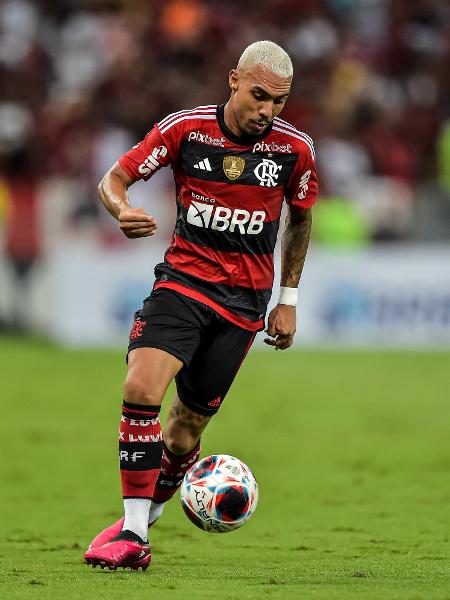 Matheuzinho, lateral-direito do Flamengo que está indo para o Corinthians