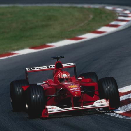 Michael Schumacher guiando a Ferrari F1-2000. - Darren Heath Photographer/Getty Images