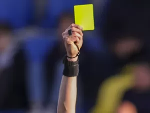 Três jogadores são presos por manipulação sobre cartões amarelos na Austrália
