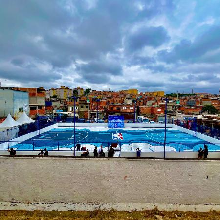 Quadra da NBA na Favela dos Sonhos, em Ferraz de Vasconcelos