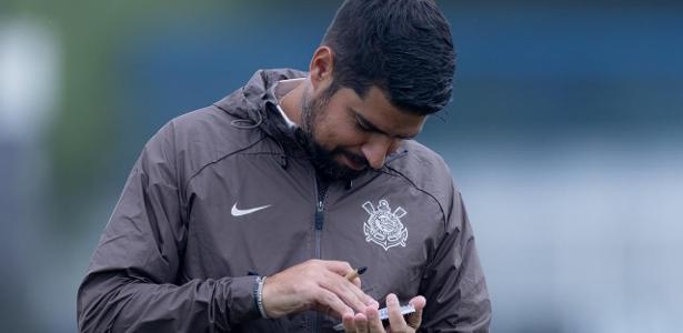 Corinthians dribla reformulação e crise política em bom momento no campo