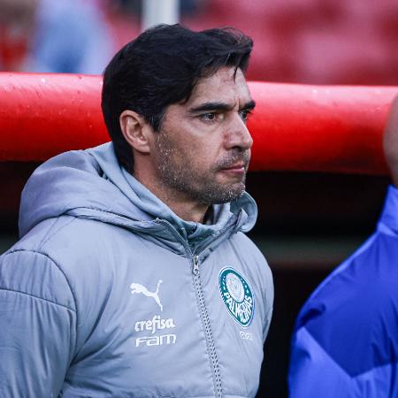 Abel Ferreira durante Inter x Palmeiras pelo Campeonato Brasileiro