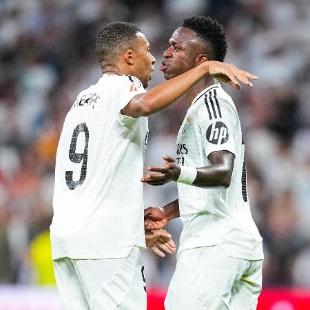 Mbappé e Vinicius Jr, do Real Madrid, em jogo contra o Betis pelo Espanhol