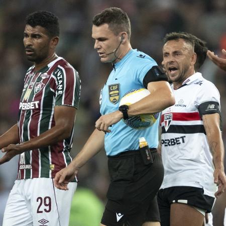 Paulo César Zanovelli foi o árbitro que virou pivô de polêmica em Fluminense 2x0 São Paulo