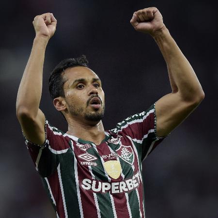 Lima foi cedido por empréstimo ao Santos pelo Fluminense até o fim da atual temporada Lima foi cedido por empréstimo ao Santos pelo Fluminense até o fim da atual temporada