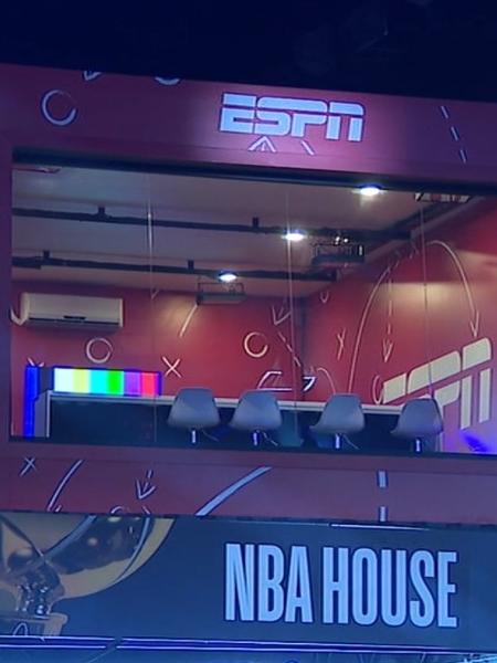 Estúdio que a ESPN está montando na NBA House, em São Paulo, para a cobertura das finais Estúdio que a ESPN está montando na NBA House, em São Paulo, para a cobertura das finais