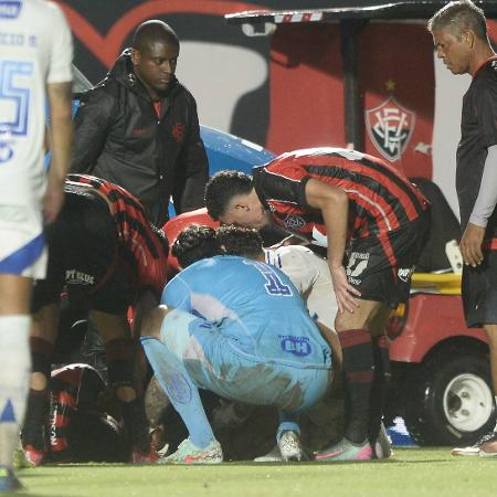 Jamerson precisou deixar Vitória x Cruzeiro, no Barradão, de ambulância