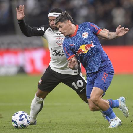 Memphis Depay joga contra o Red Bull Bragantino após ter faltado a treino do Corinthians durante a semana Memphis Depay joga contra o Red Bull Bragantino após ter faltado a treino do Corinthians durante a semana
