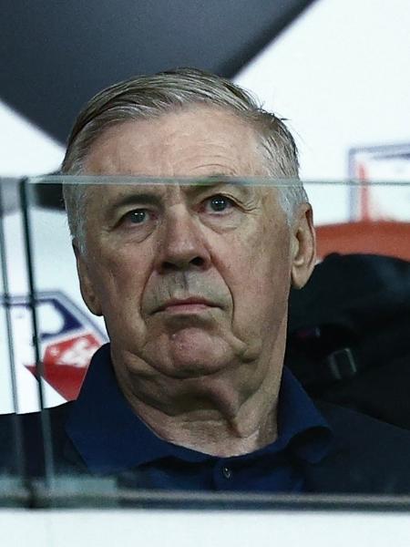 Ancelotti acompanha partida entre Lille e PSG no Campeonato Francês