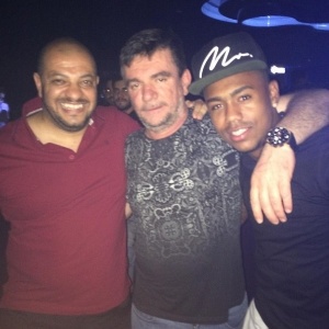 O superintendente de futebol do Corinthians, Andrés Sanchez, comemorou o hexa com o jovem Malcom. Clube fechou casa noturna Villa Mix para jogadores e convidados - Reprodução/Instagram