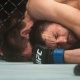 Demian Maia encaixa mata-leão em Carlos Condit no UFC Vancouver - Darryl Dyck/The Canadian Press