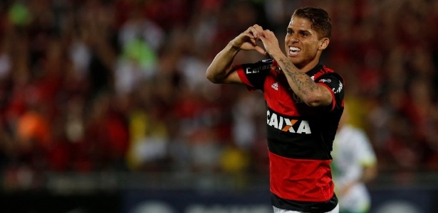 Cuellar teve grande atuação e foi coroado com um gol diante da Chapecoense - Bruno Kelly/REUTERS