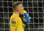 Pickford chama a atenção com "cola" para defender pênalti - Toby Melville/Reuters