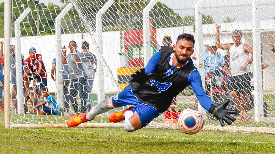 Goleiro Adaylton Courtois em ação durante treino do Paysandu - Jorge Luiz/Paysandu