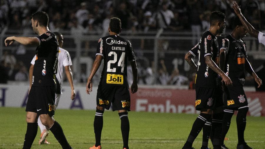 Volante estreou ontem pelo Corinthians com a camisa 24; na apresentação, ganhou a 8 - Daniel Vorley/AGIF
