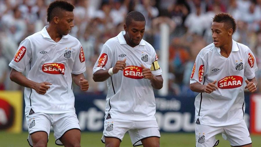 André, Robinho e Neymar comemoram gol em 2010 - Ricardo Saibun/Santos FC