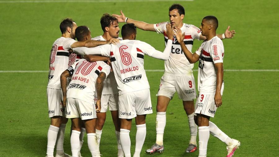 Jogadores do São Paulo comemoram gol contra o Fortaleza na quinta-feira (13), pela estreia no Brasileirão - Rubens Chiri/saopaulofc.net
