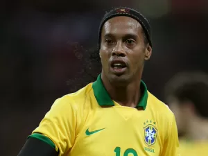 Ronaldinho diz que 'abandonou a seleção brasileira' e detona: 'Falta tudo'