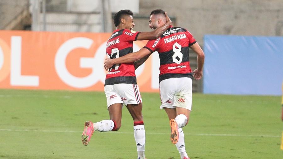 Thiago Maia comemora gol pelo Flamengo contra o Cuiabá - Gil Gomes/AGIF