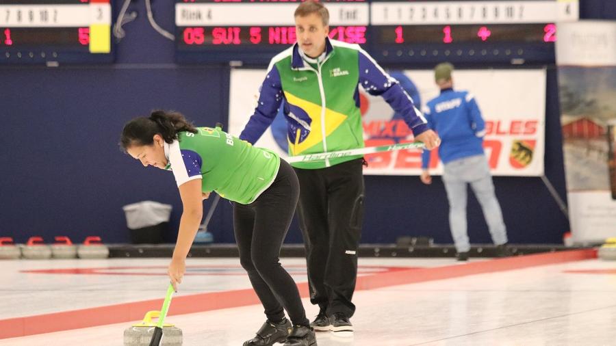 Brasileiros participam de torneio de curling nas duplas mistas - Reprodução/Facebook 