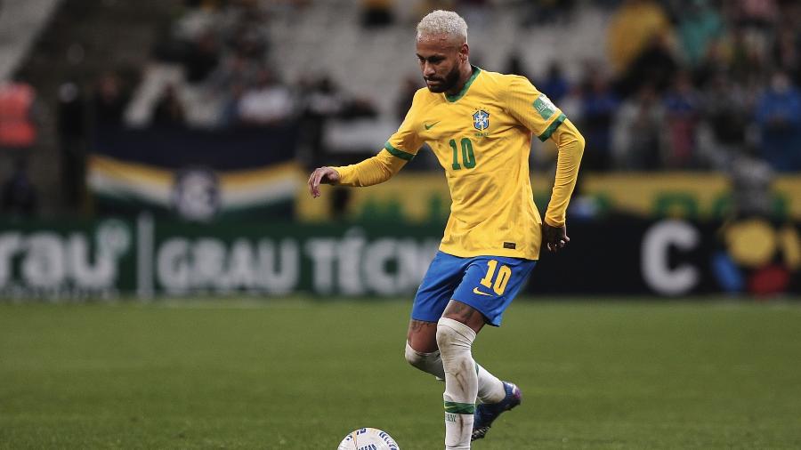 Neymar em ação pelo Brasil contra a Colômbia pelas Eliminatórias da Copa - Ettore Chiereguini/AGIF