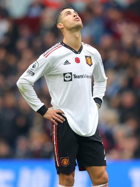 Cristiano Ronaldo lamenta lance de jogo do Manchester United no Campeonato Inglês - James Gill/Getty Images