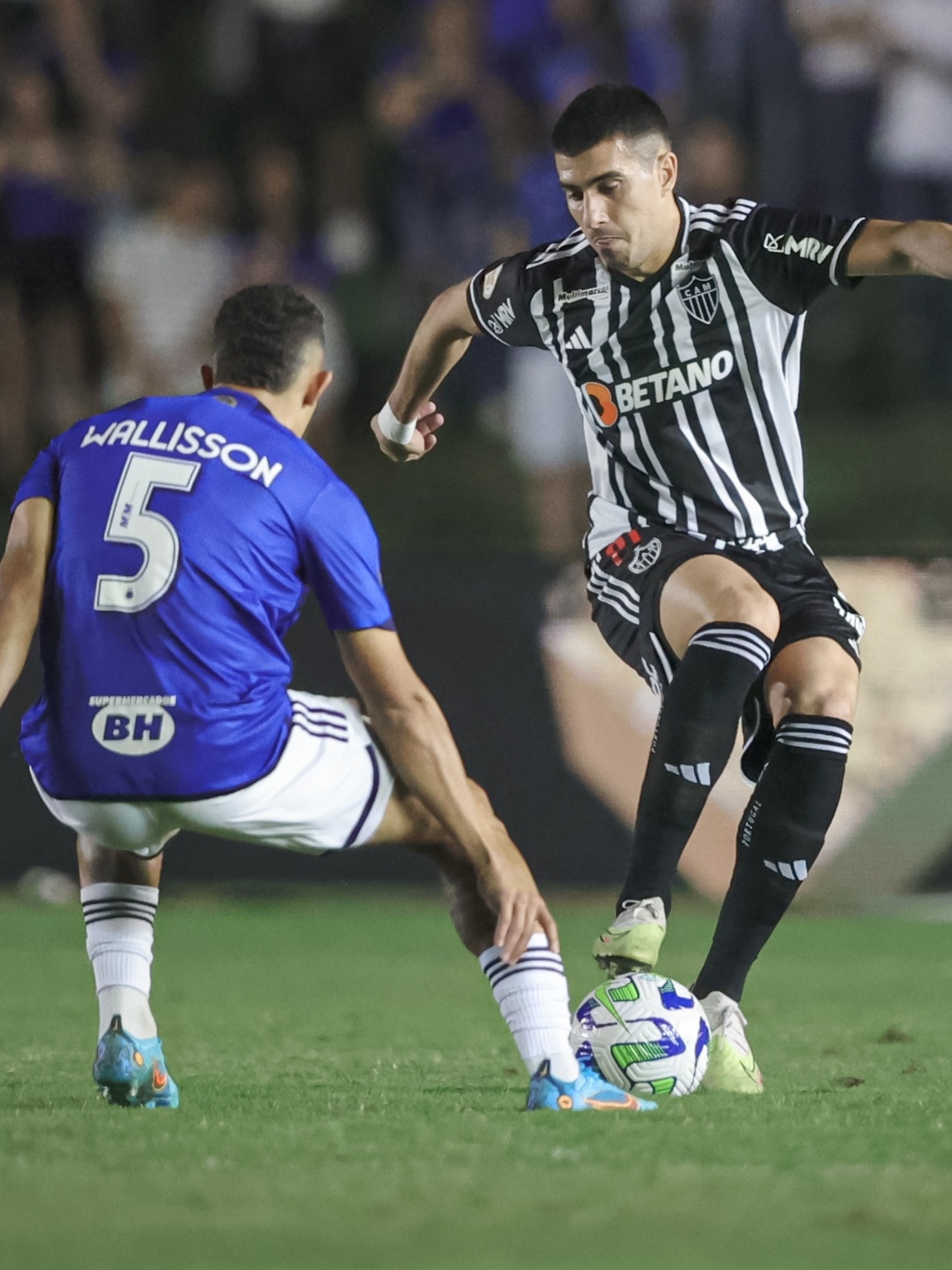 Oficial! Cruzeiro anuncia a contratação de Wesley Gasolina, lateral da  Juventus