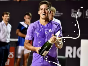 Báez confirma favoritismo e vence final argentina no Rio Open