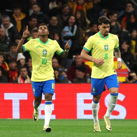 Rodrygo comemora gol marcado pelo Brasil contra a Espanha em amistoso