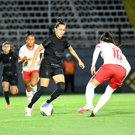 Gabi Portilho em ação durante Red Bull Bragantino x Corinthians nas quartas do Brasileirão