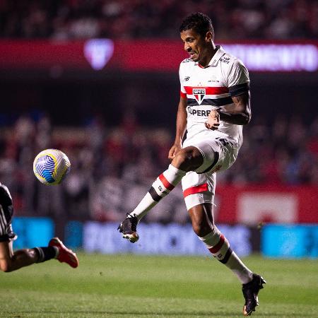 Luiz Gustavo em ação durante São Paulo x Atlético-MG, confronto da Copa do Brasil - VICTOR FROES/AGÊNCIA F8/ESTADÃO CONTEÚDO